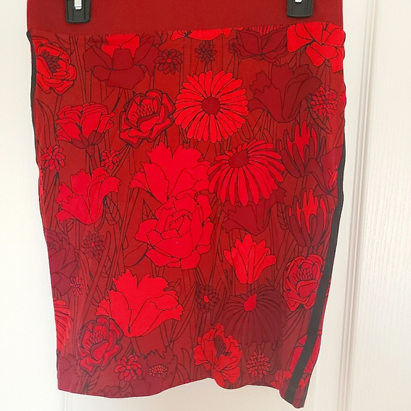 Adidas Floral Skirt in Red, Size Small - Picture 4 of 9